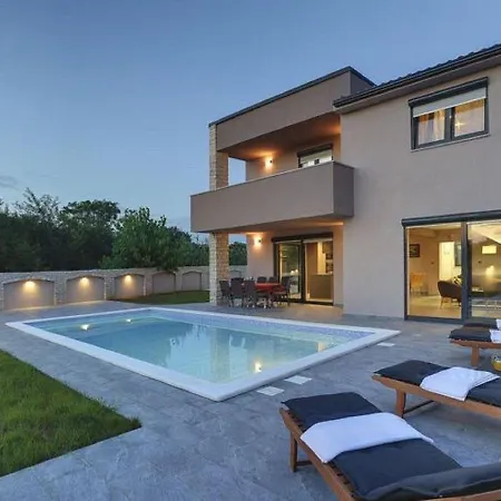 Villa In With Private Pool