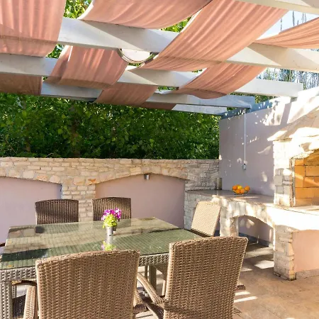 Villa In With Private Pool Valbandon