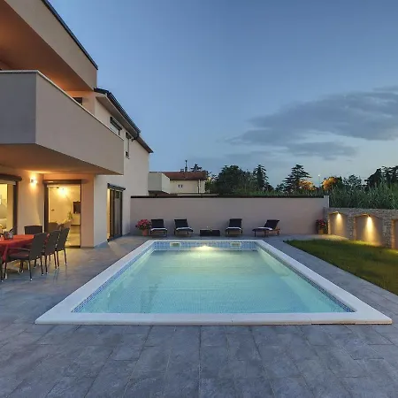 Villa In With Private Pool