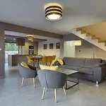 Βίλα In With Private Pool Valbandon