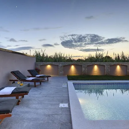Super Modern With Private Pool * Valbandon