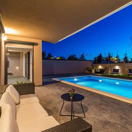 Super Modern With Private Pool Valbandon
