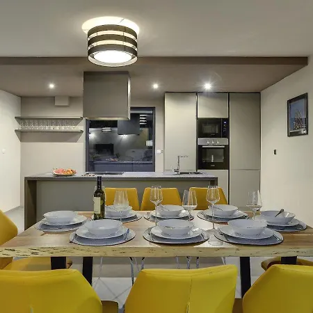 Super Modern With Private Pool Villa Valbandon
