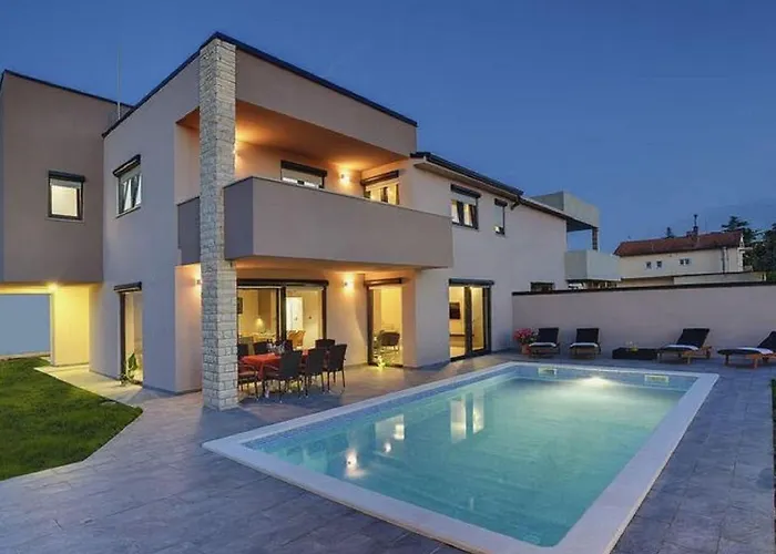 Βίλα In With Private Pool