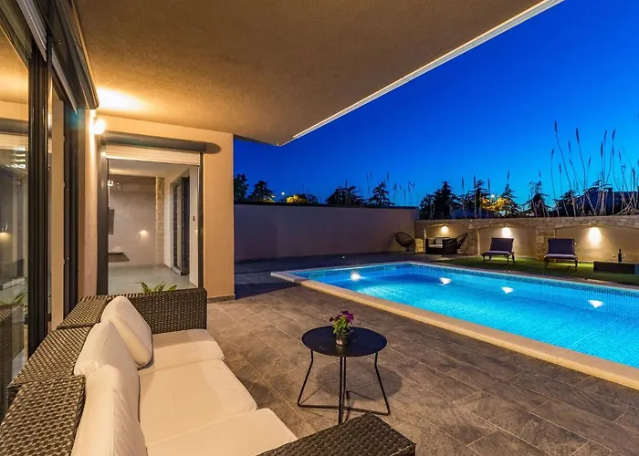 In With Private Pool Valbandon