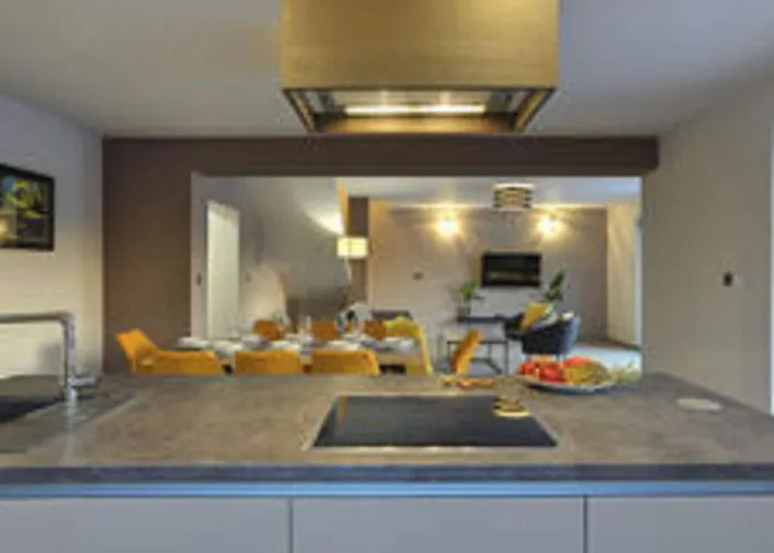 In With Private Pool * Valbandon